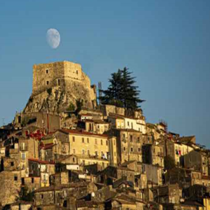 Guardia Sanframondi straordinaria gemma del sud - Terra di riti, leggende e Falanghina